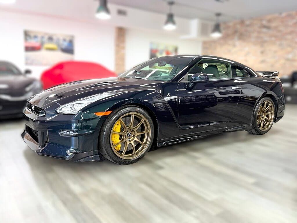 2024 NISSAN GT-R