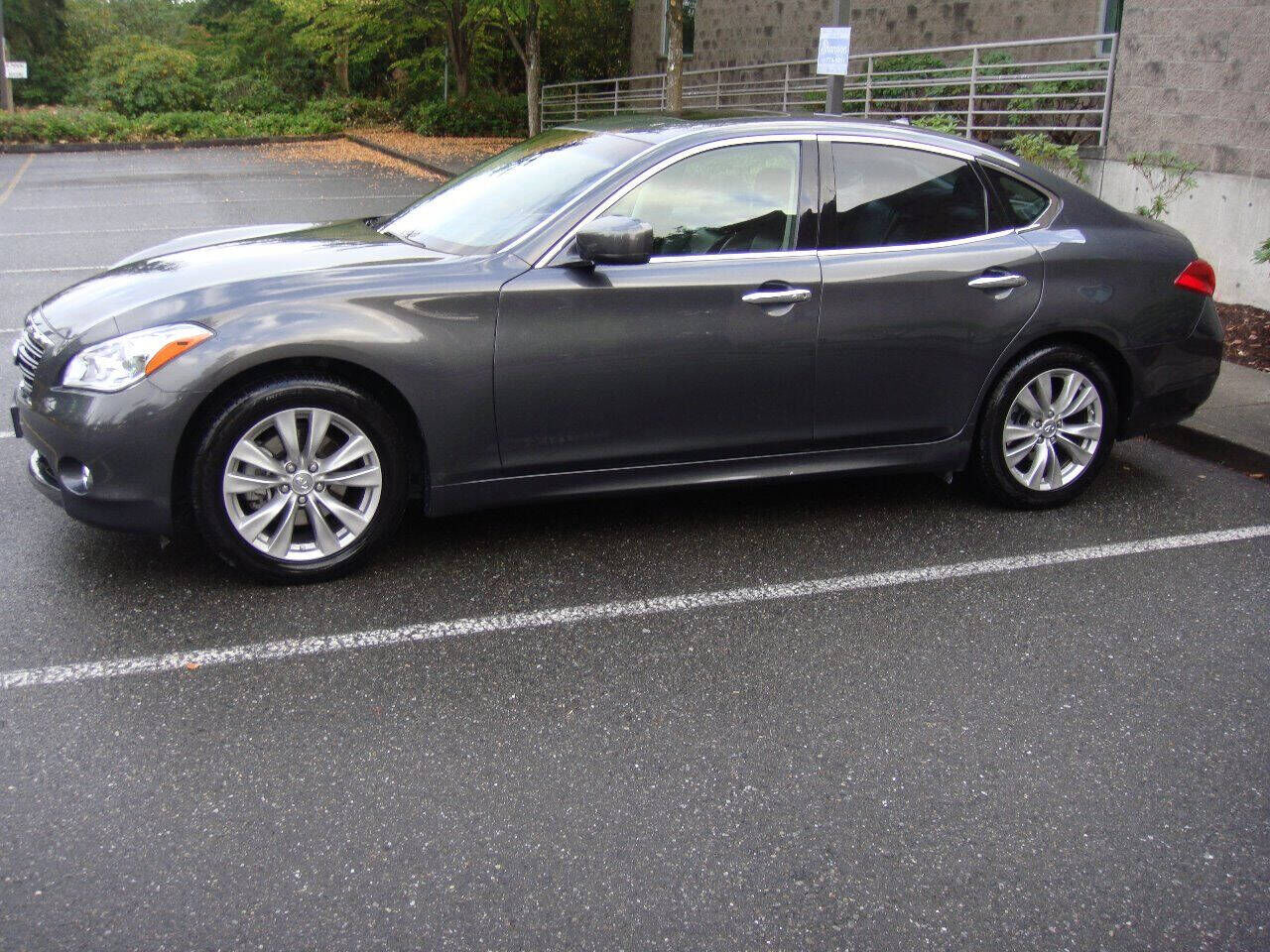 2013 INFINITI M37