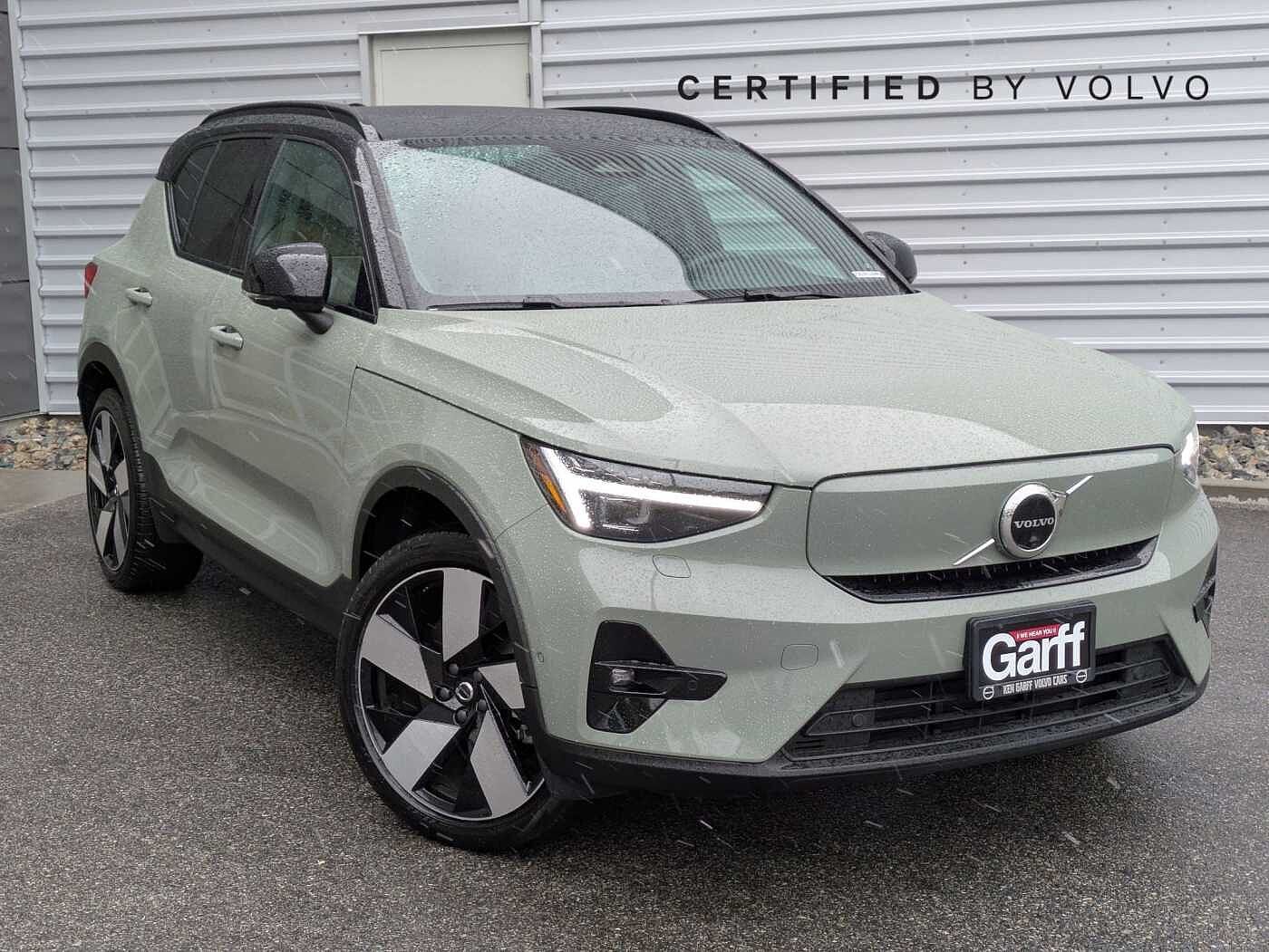 2023 VOLVO XC40