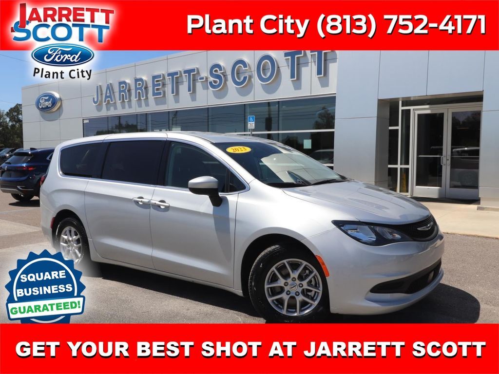 2023 CHRYSLER Voyager