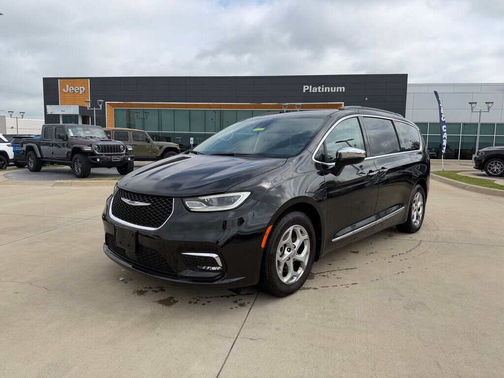 2023 CHRYSLER Pacifica