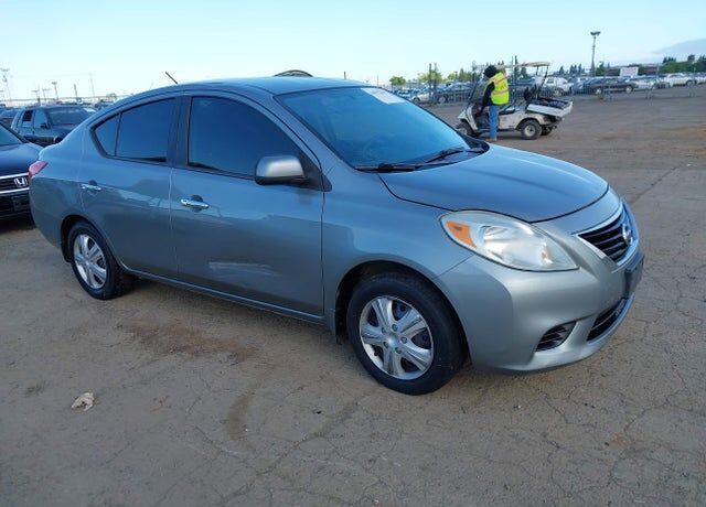2012 NISSAN Versa