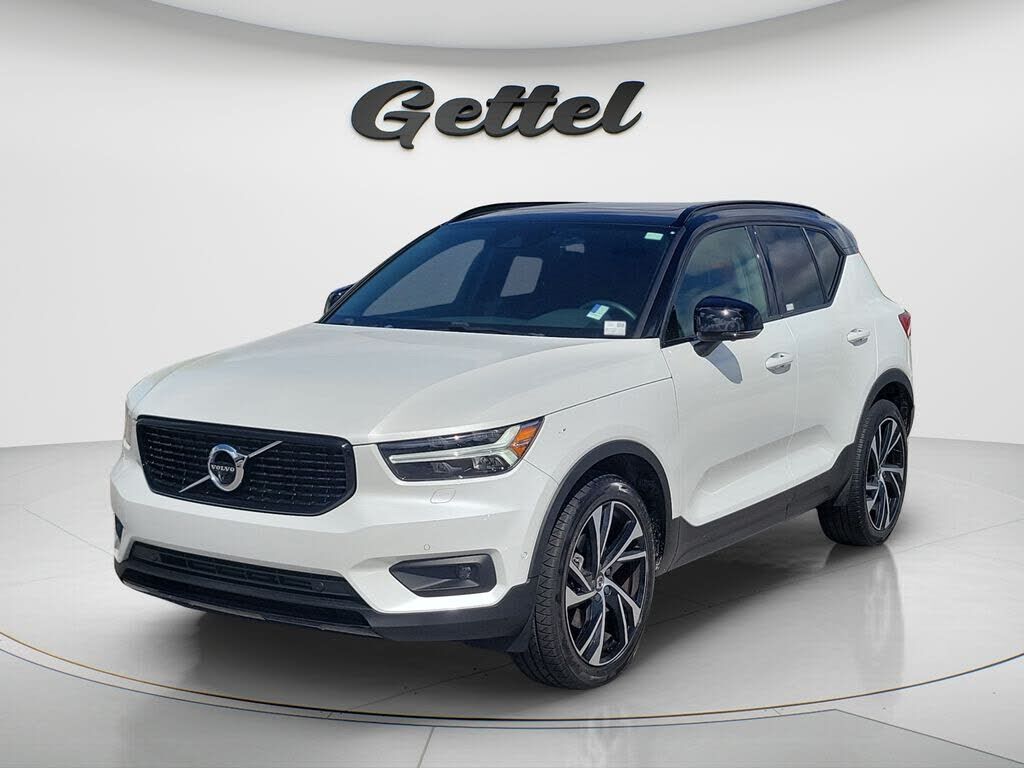 2021 VOLVO XC40