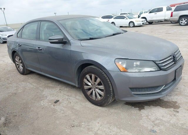 2013 VOLKSWAGEN Passat