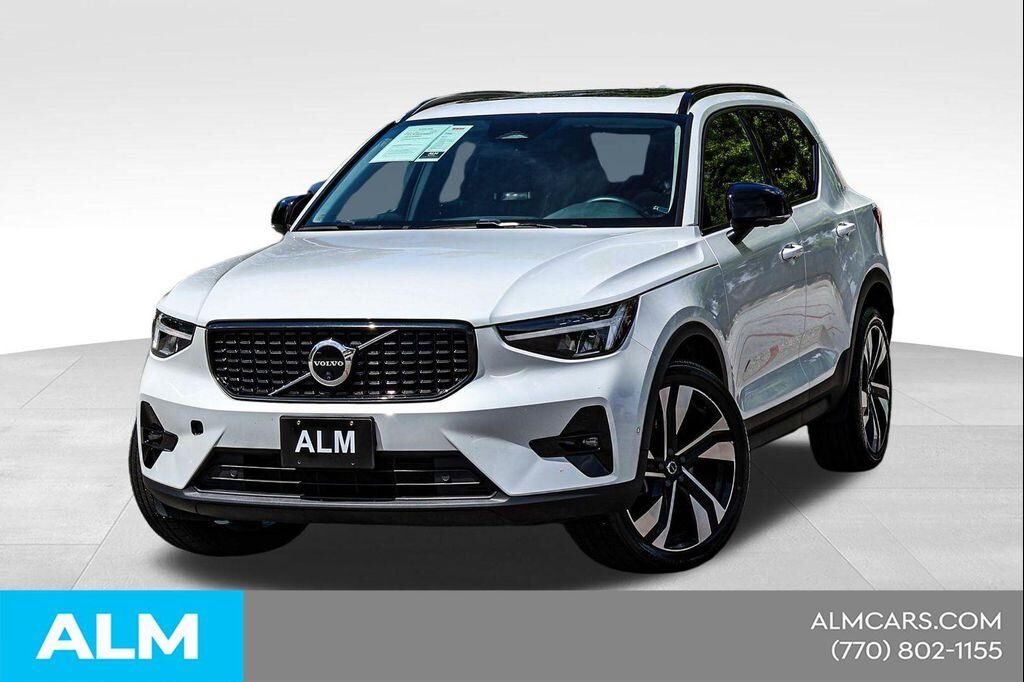 2024 VOLVO XC40