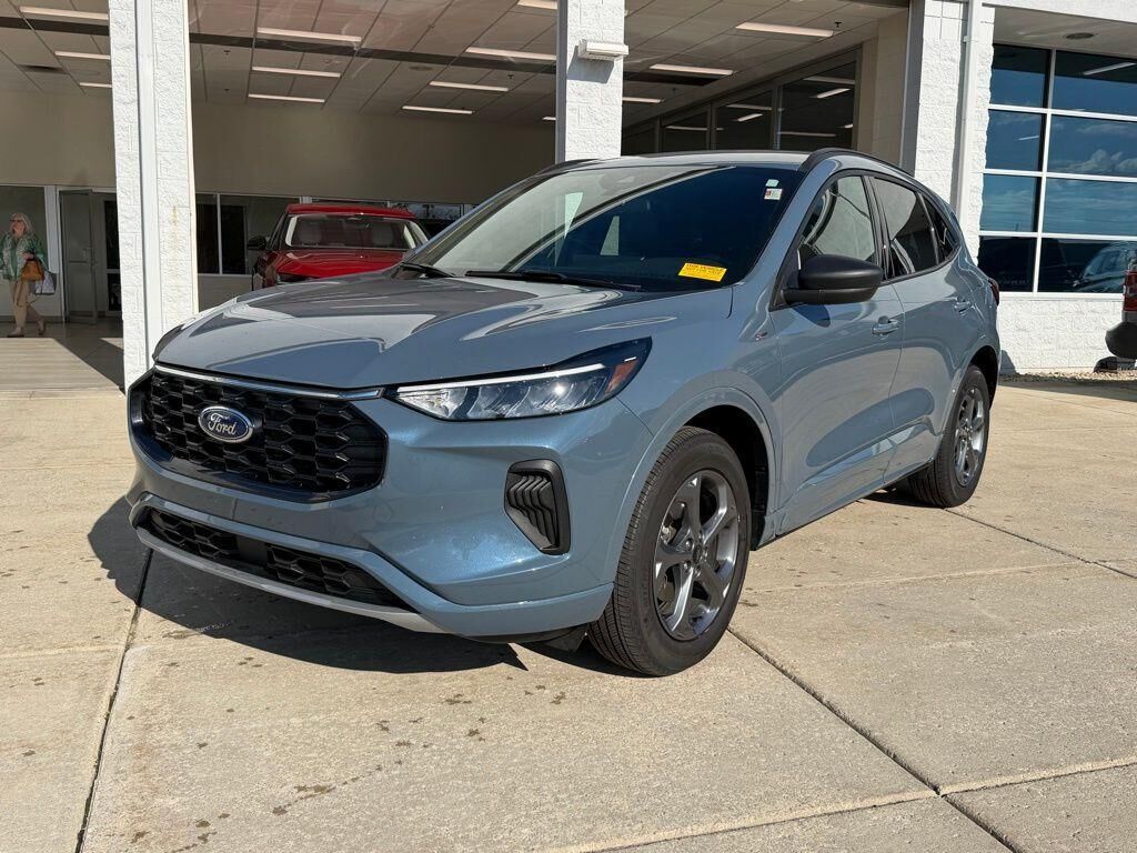 2024 FORD Escape