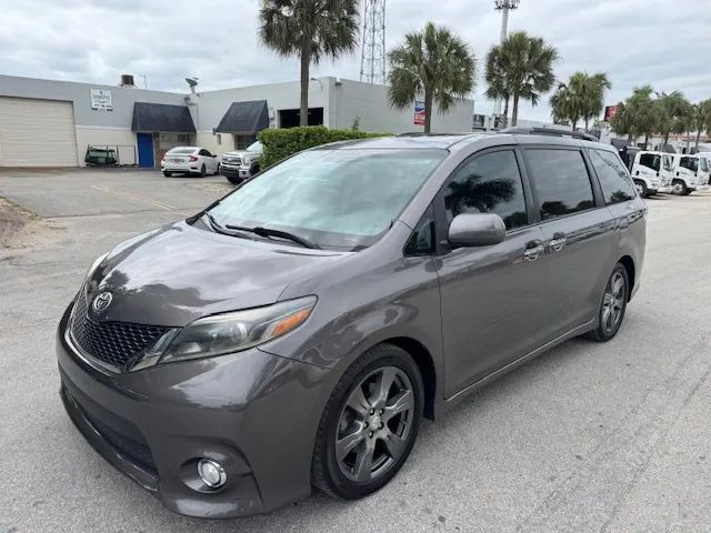 2017 TOYOTA Sienna