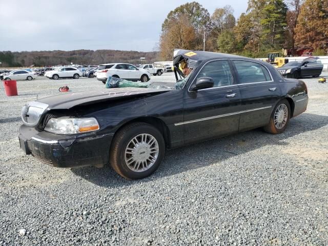 2010 LINCOLN Town Car