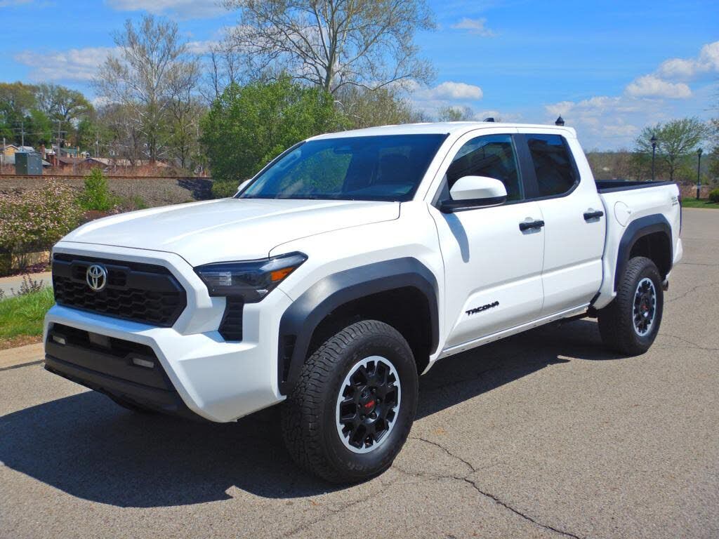 2024 TOYOTA Tacoma