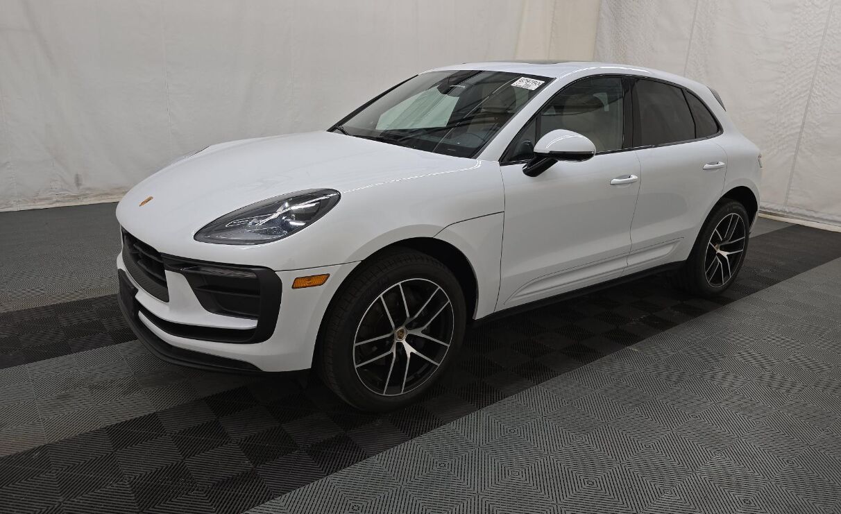 2023 PORSCHE Macan