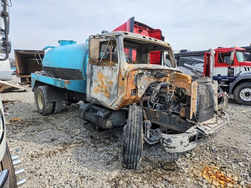 2001 INTERNATIONAL 4700