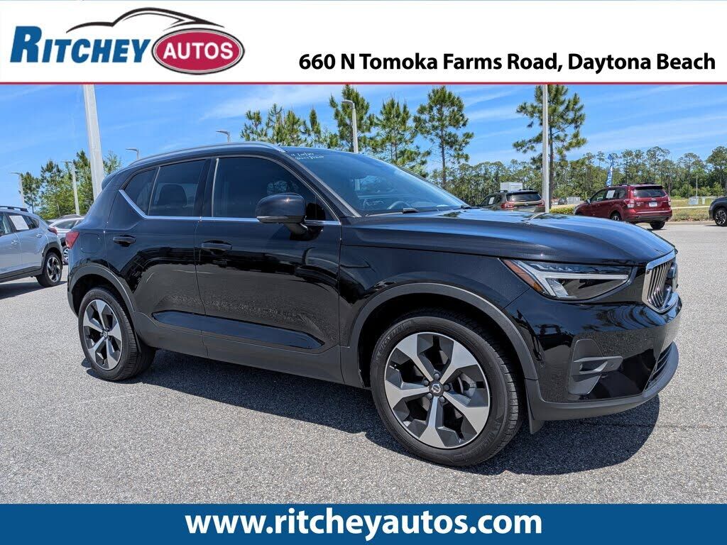 2024 VOLVO XC40