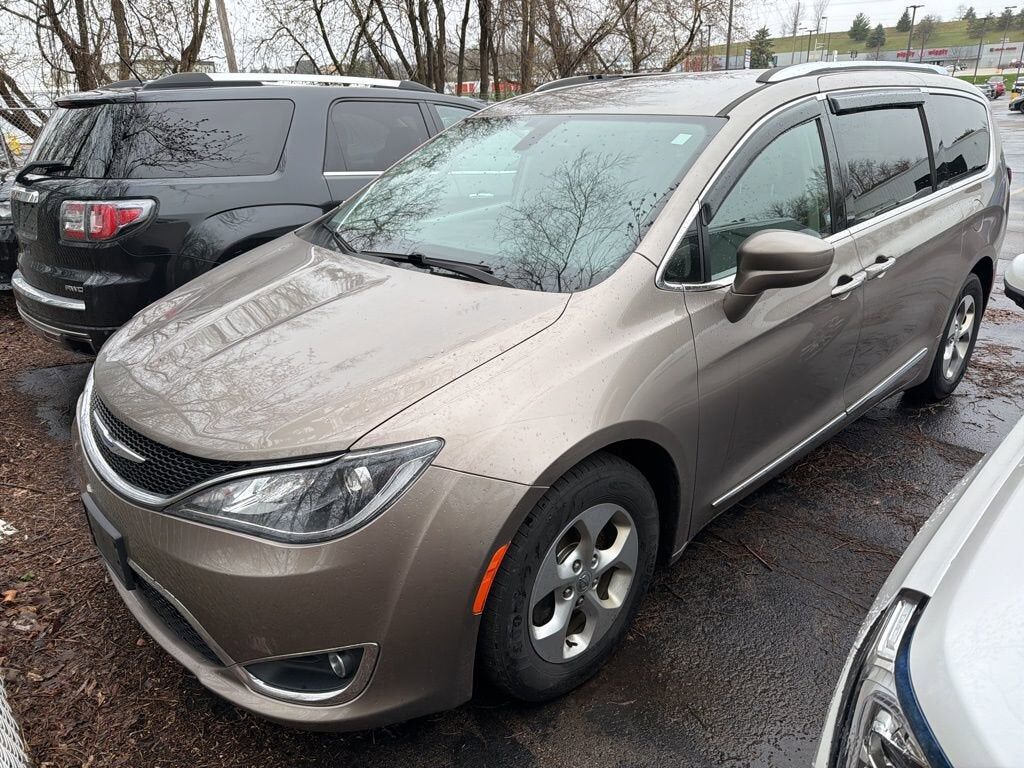 2017 CHRYSLER Pacifica