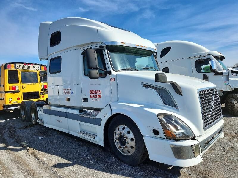 2003 VOLVO TRUCK VNL
