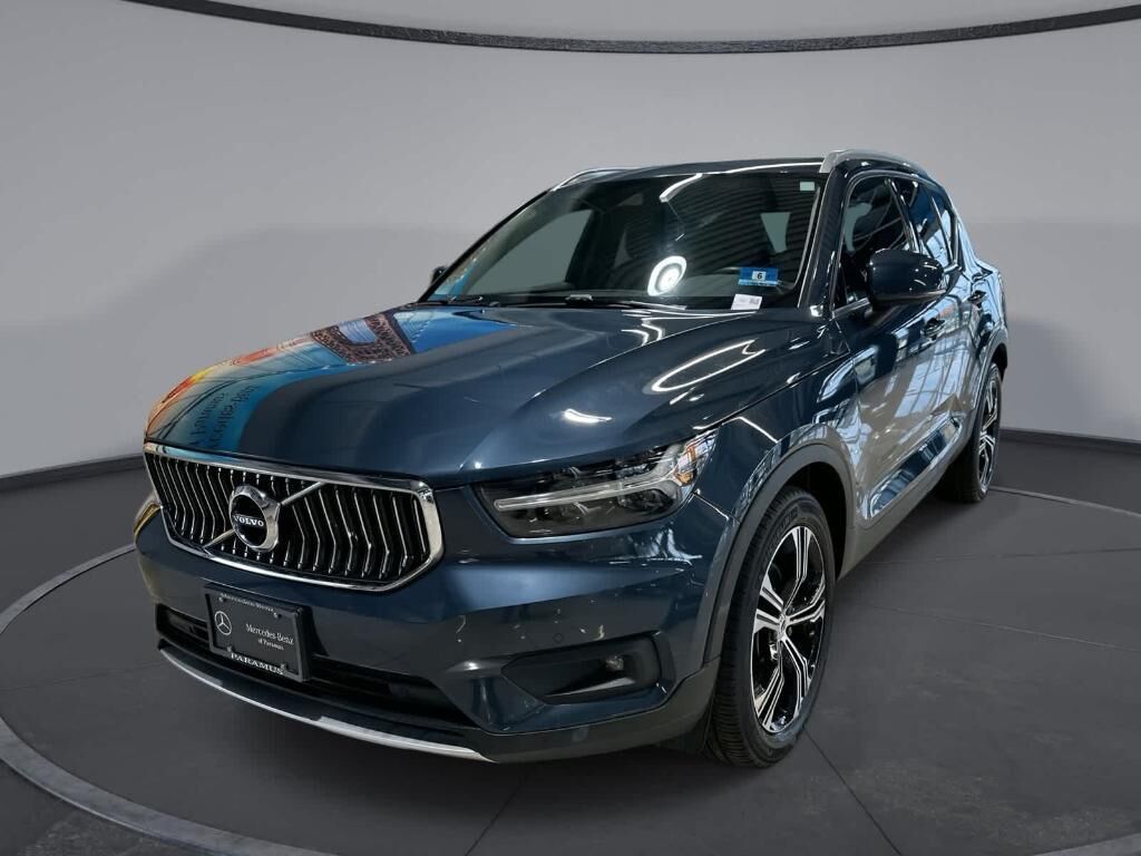 2020 VOLVO XC40
