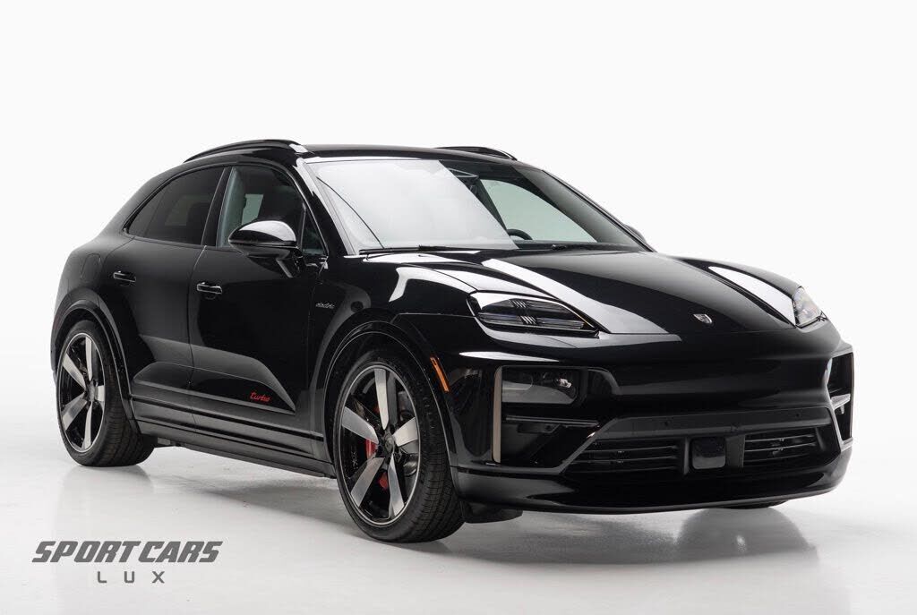 2025 PORSCHE Macan