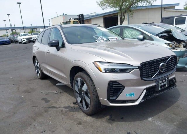 2025 VOLVO XC60