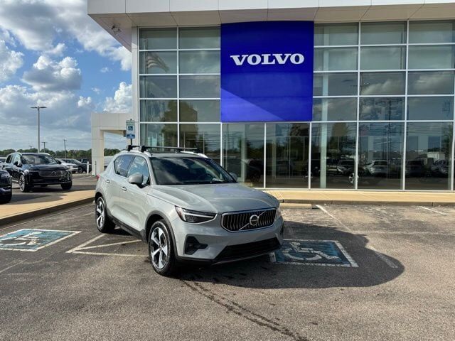 2024 VOLVO XC40
