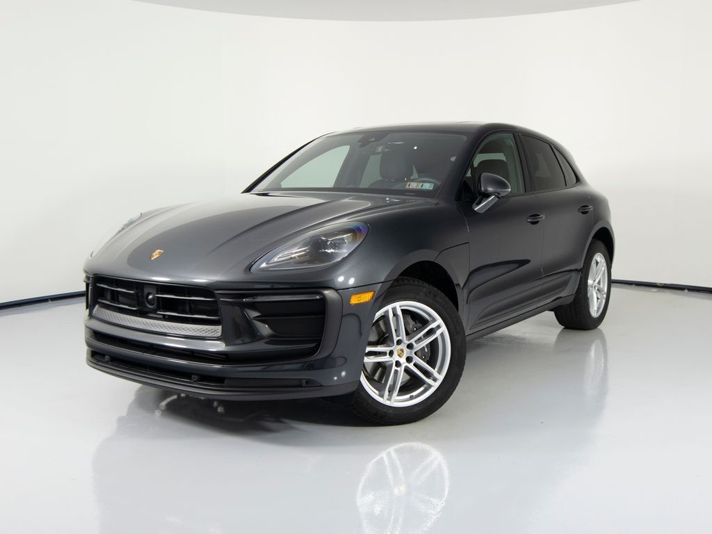 2025 PORSCHE Macan