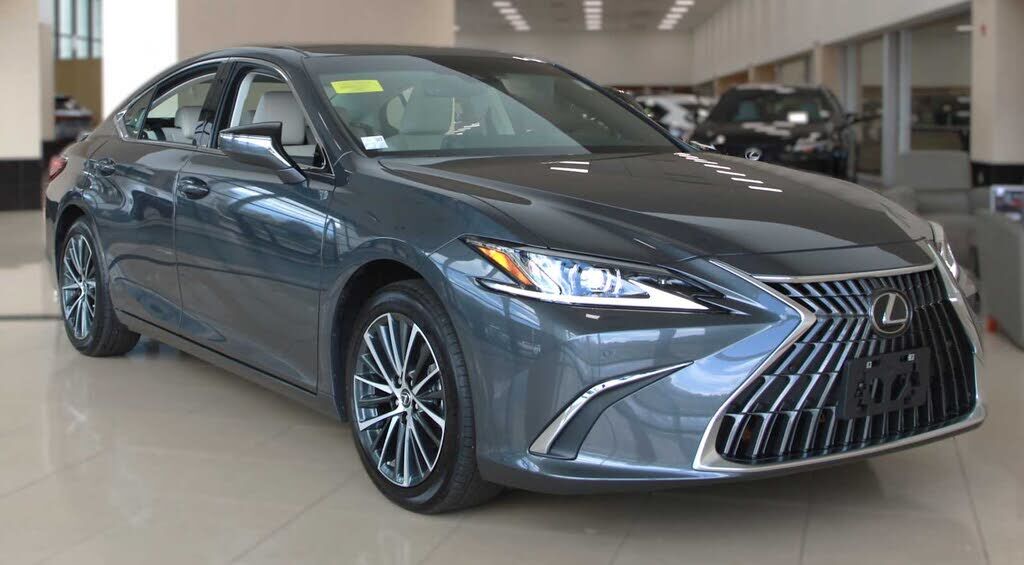 2025 LEXUS ES