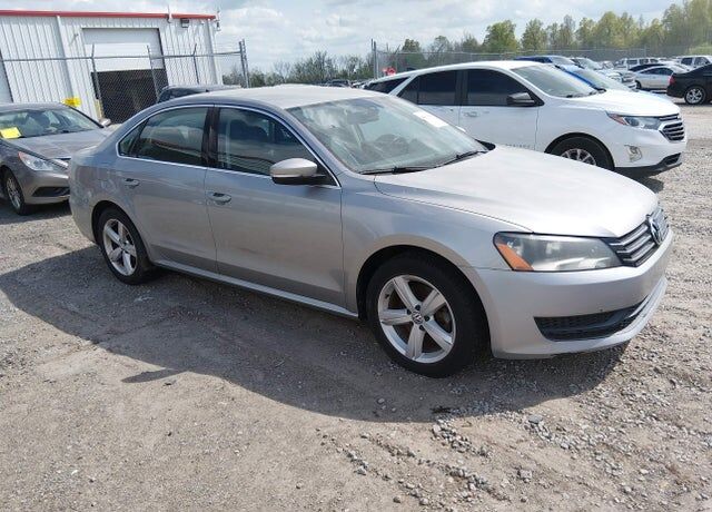 2013 VOLKSWAGEN Passat
