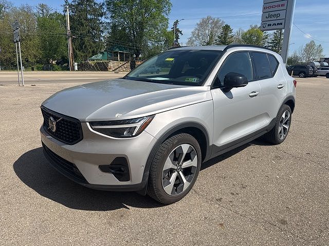 2024 VOLVO XC40