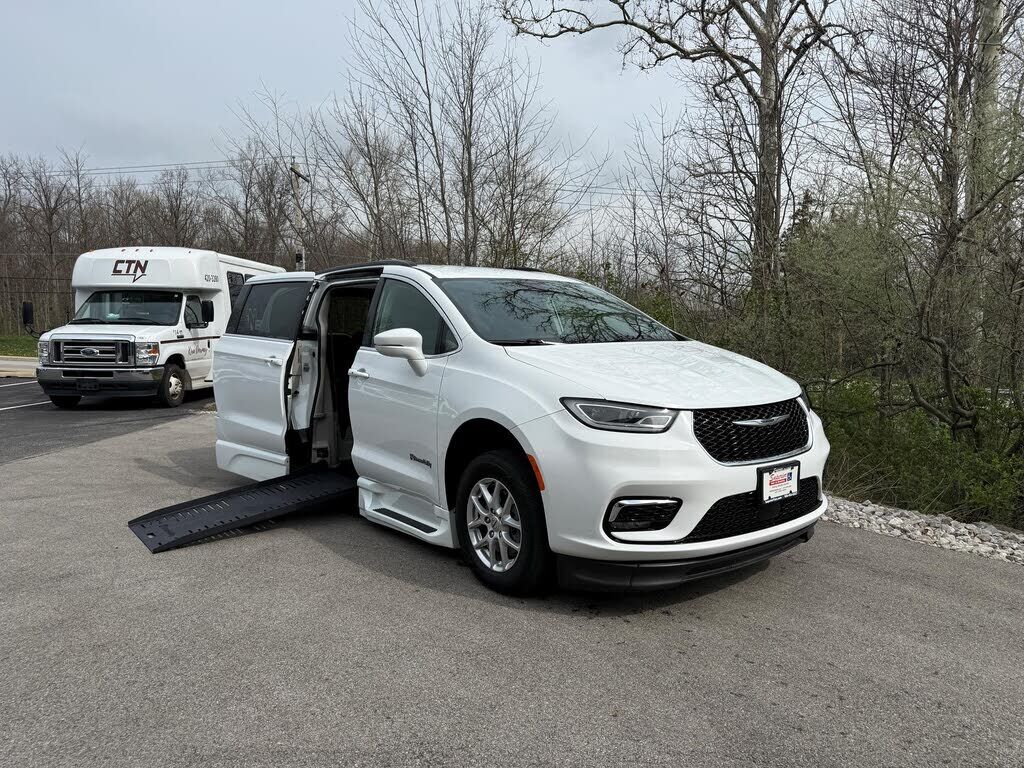 2022 CHRYSLER Pacifica