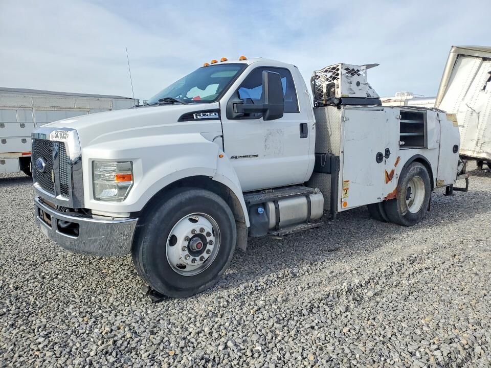 2017 FORD F-750