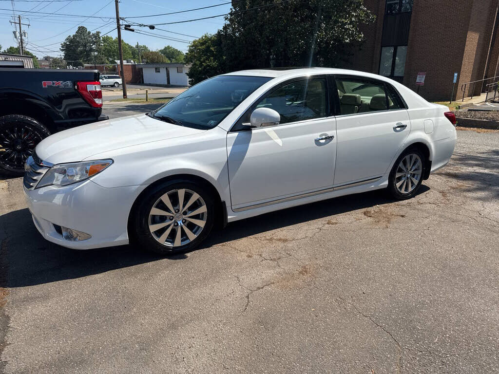 2011 TOYOTA Avalon