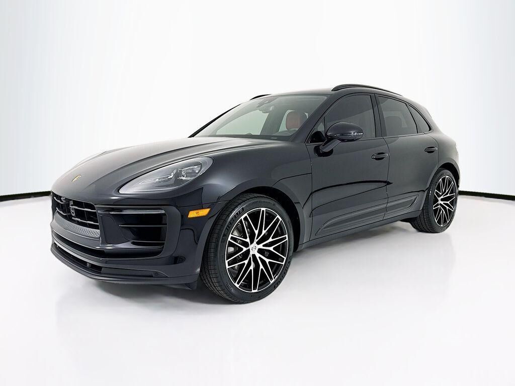 2026 PORSCHE Macan