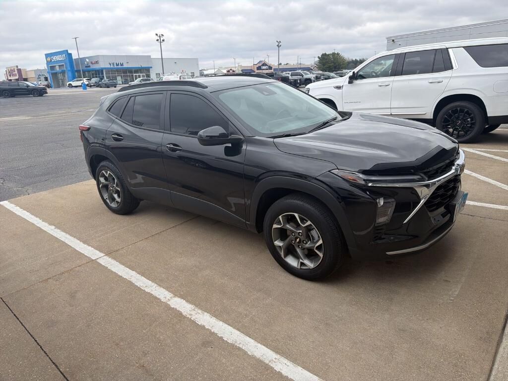 2024 CHEVROLET Trax