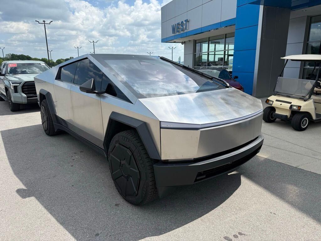 2024 TESLA Cybertruck