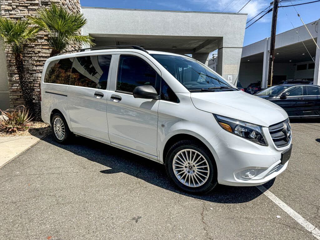 2023 MERCEDES-BENZ METRIS