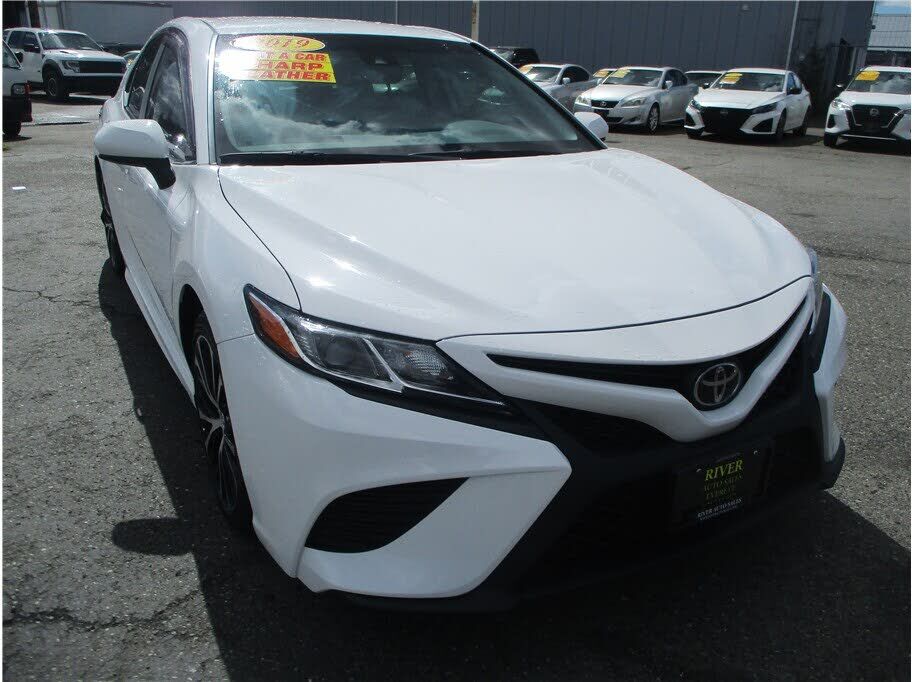 2019 TOYOTA Camry