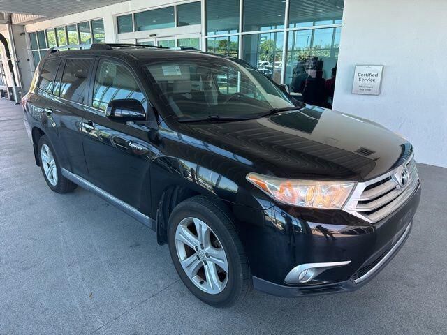 2013 TOYOTA Highlander