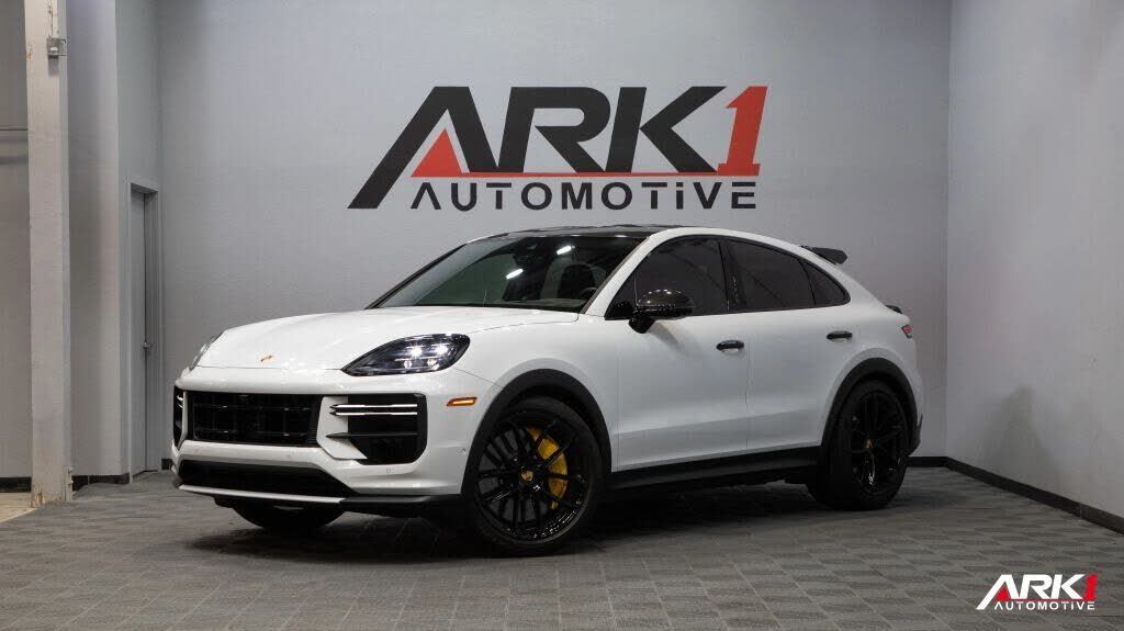 2024 PORSCHE Cayenne