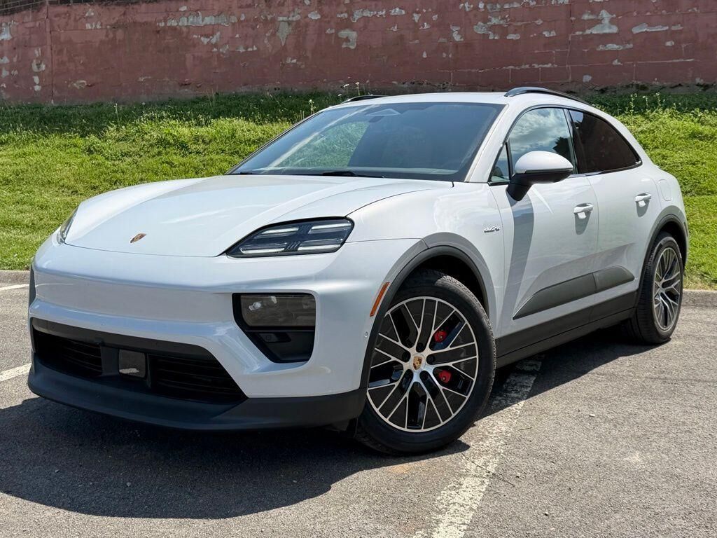 2025 PORSCHE Macan
