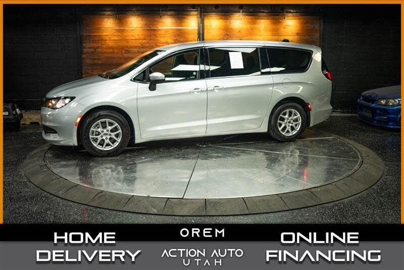 2023 CHRYSLER Voyager