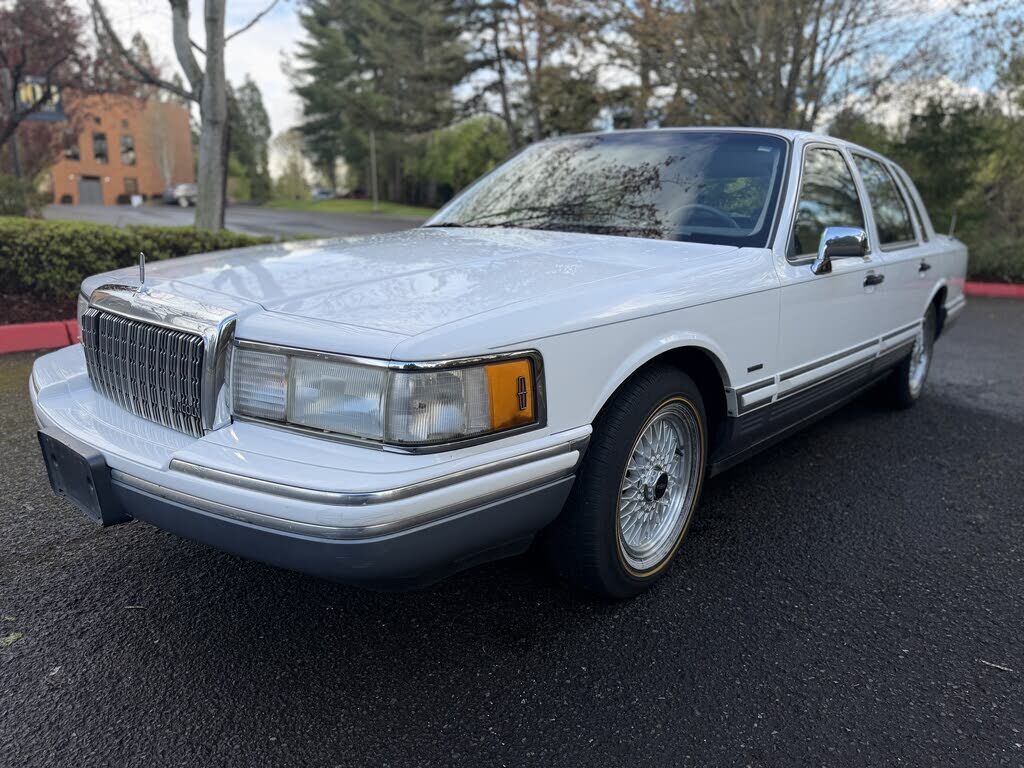 1994 LINCOLN Town Car