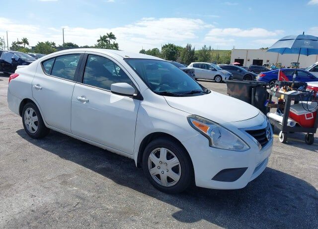 2017 NISSAN Versa