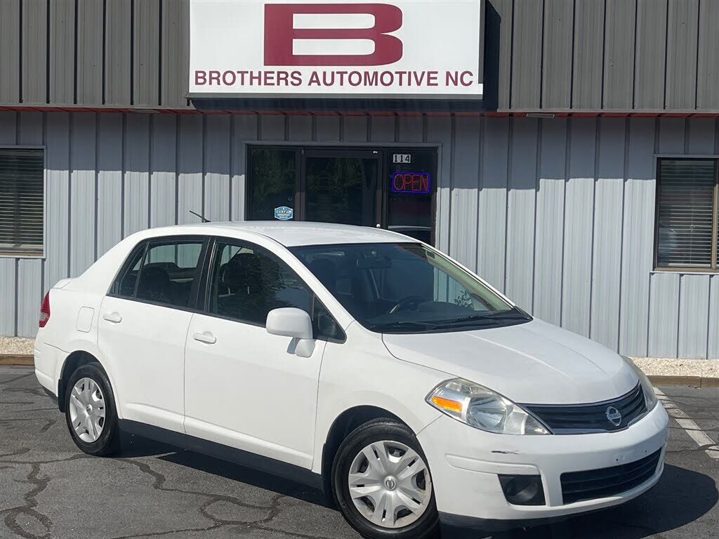 2010 NISSAN Versa