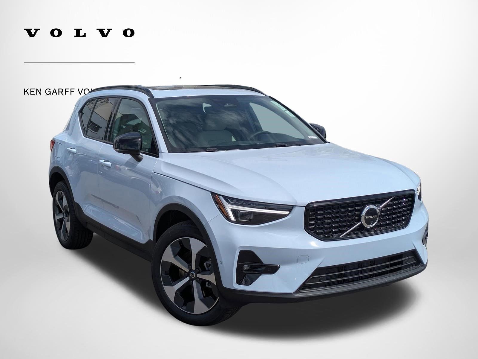 2026 VOLVO XC40