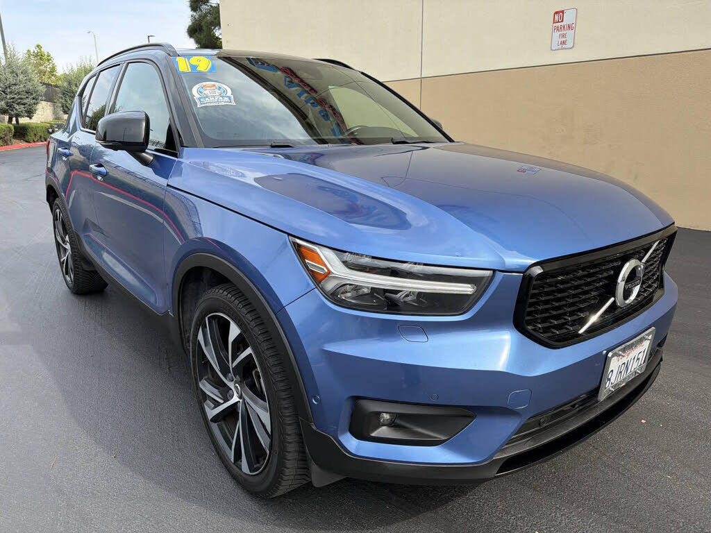 2019 VOLVO XC40
