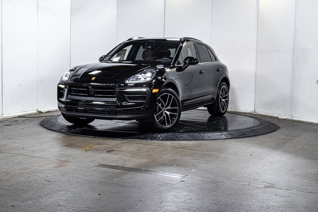2025 PORSCHE Macan