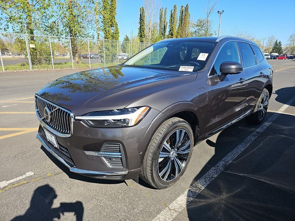 2022 VOLVO XC60