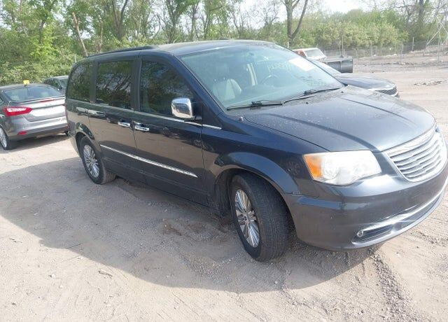 2013 CHRYSLER Town and Country