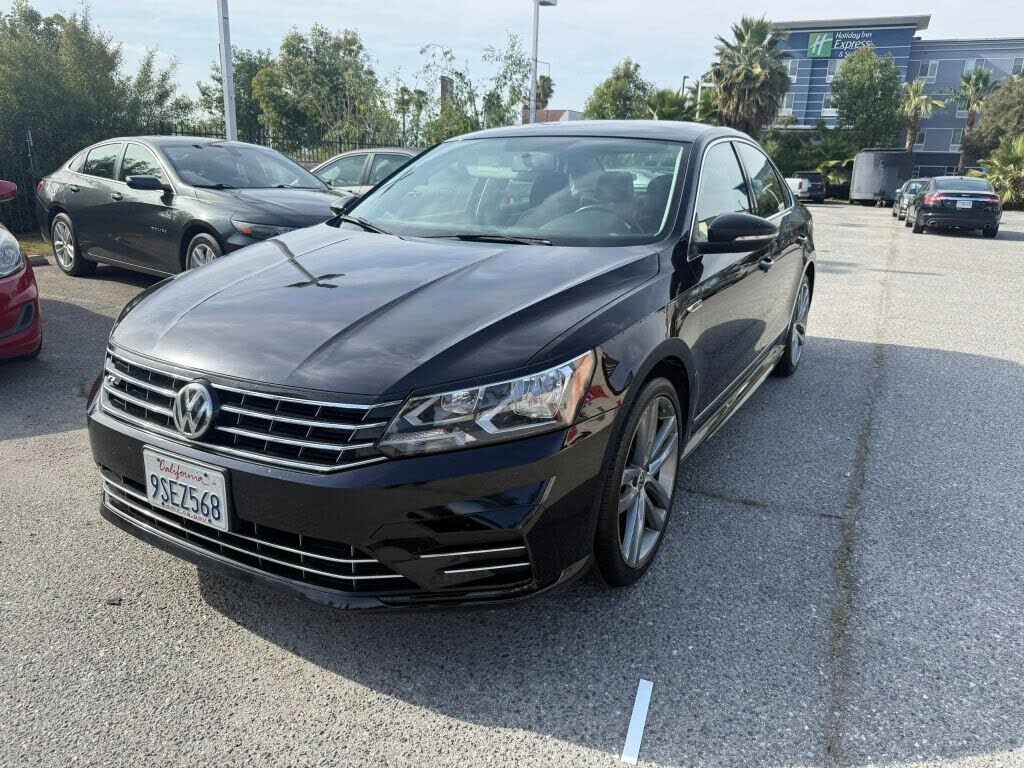 2017 VOLKSWAGEN Passat