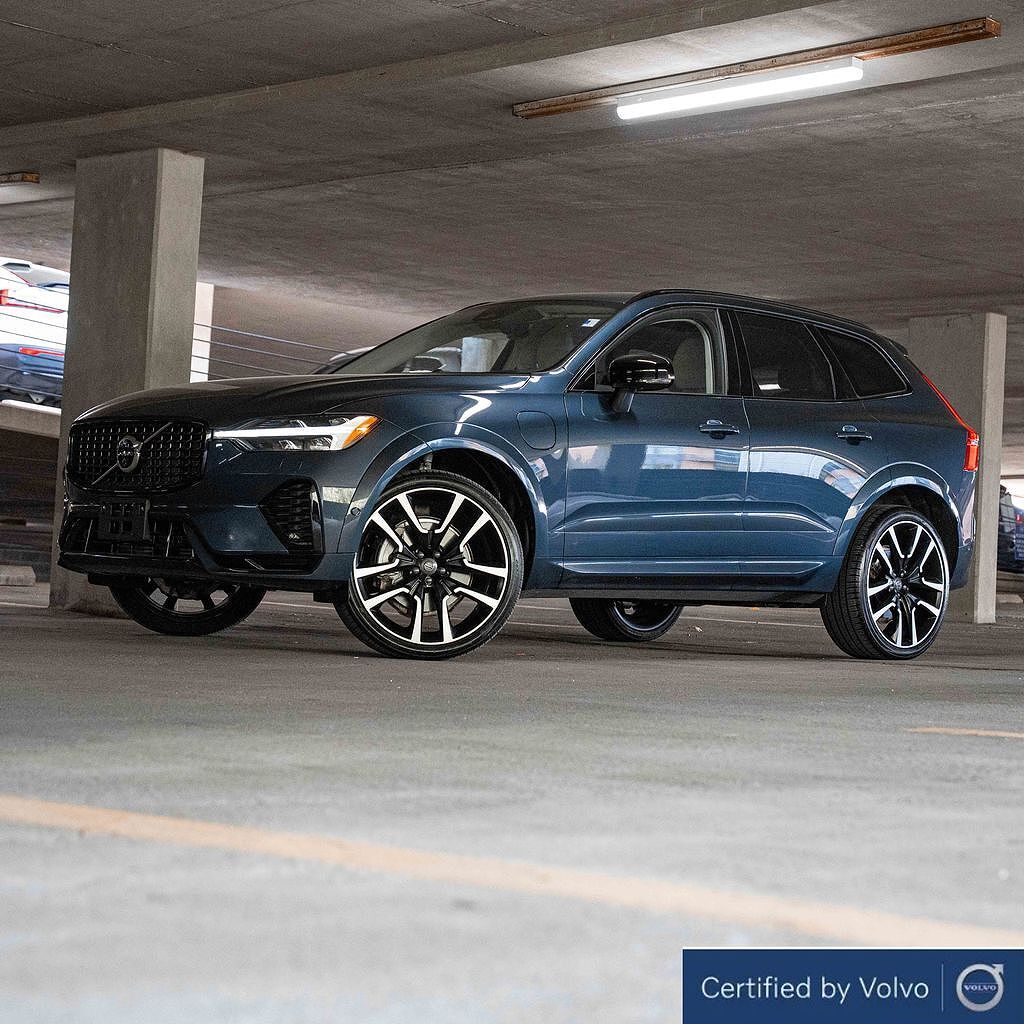 2025 VOLVO XC60