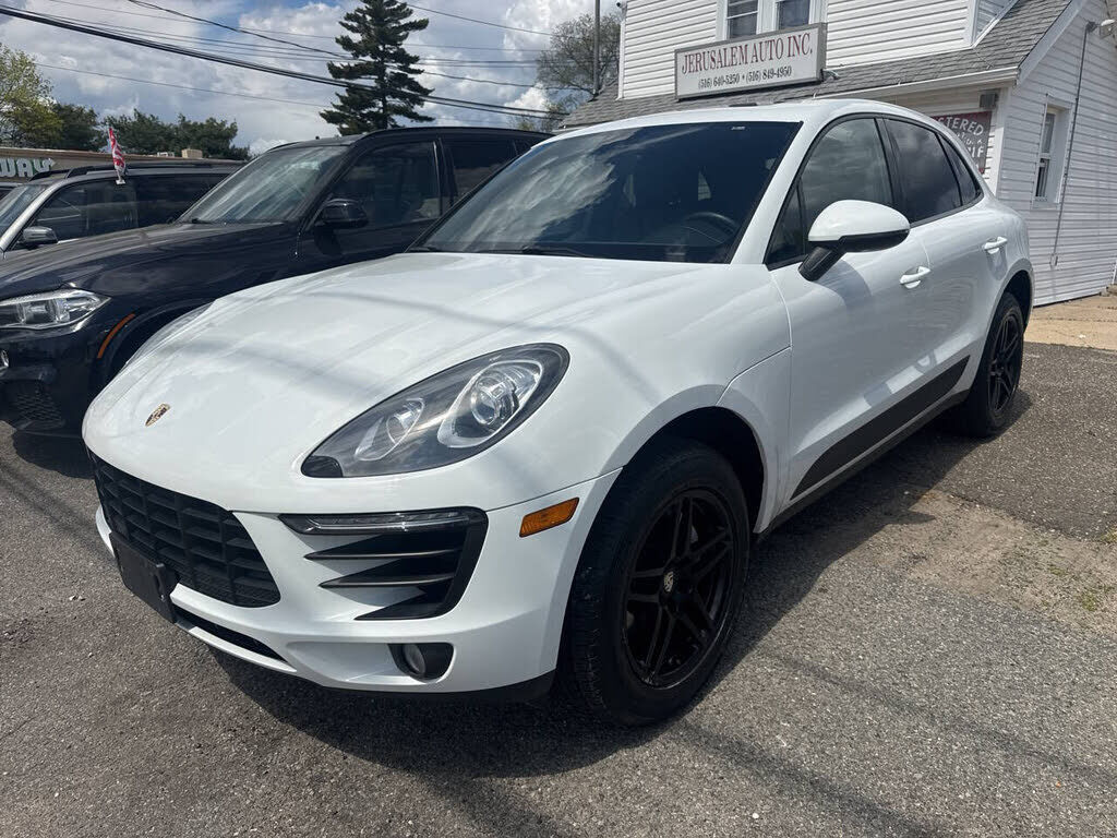 2017 PORSCHE Macan