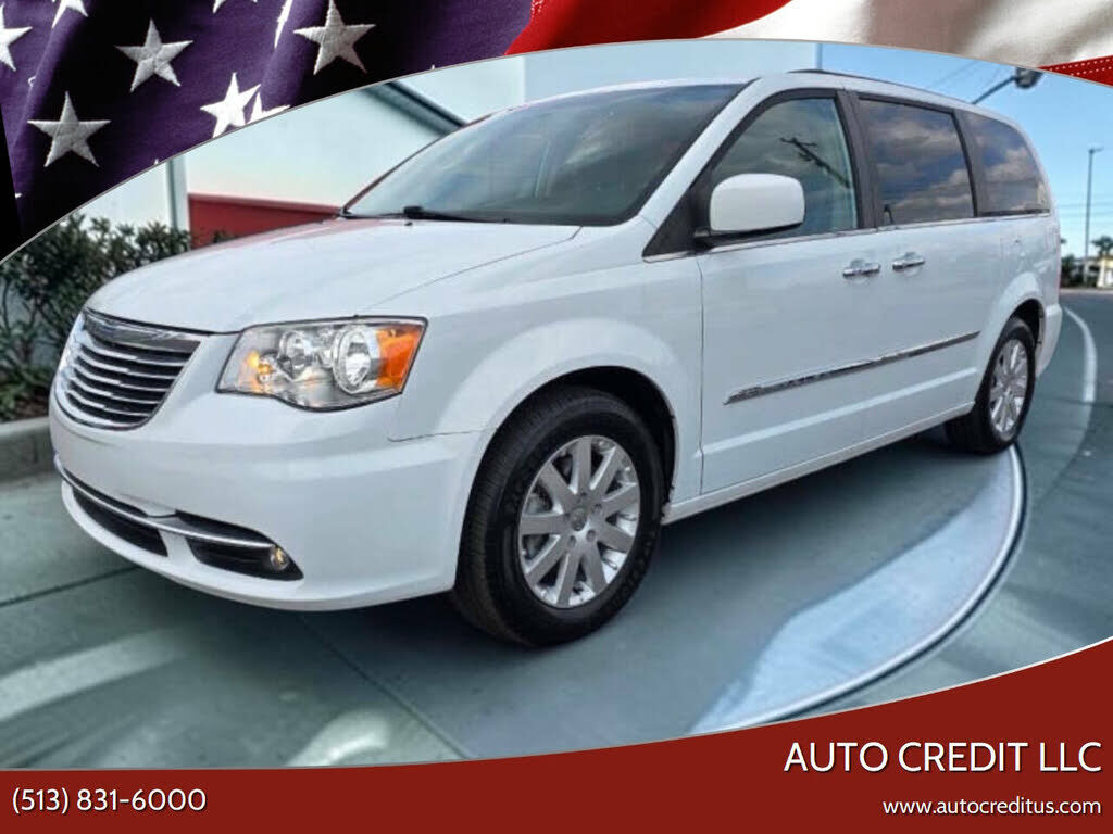 2015 CHRYSLER Town and Country